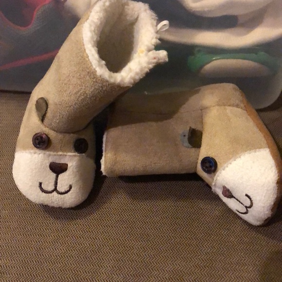 Mud pie 0-6mo booties - Picture 1 of 5